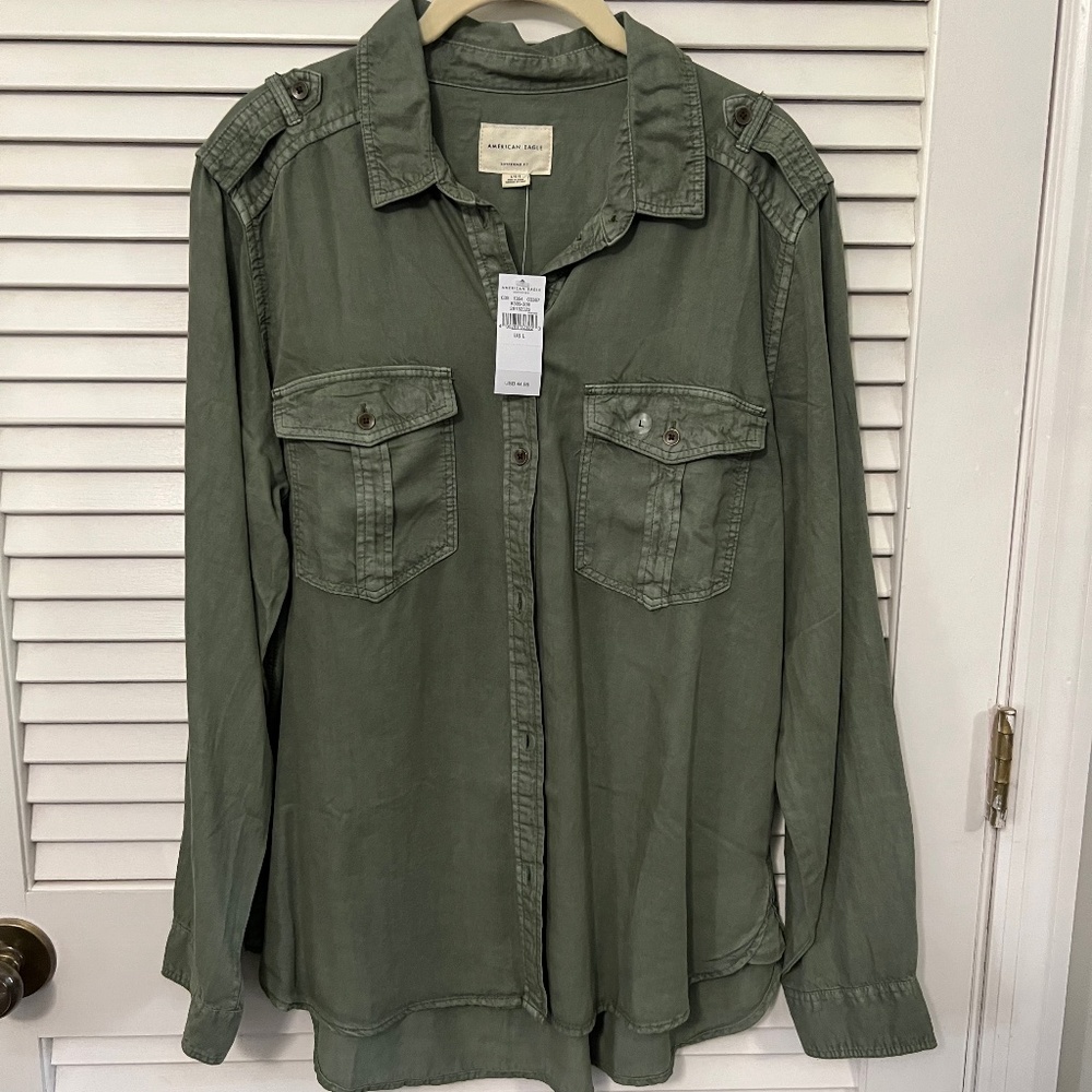 American Eagle Button Up Shirt NWT Large
